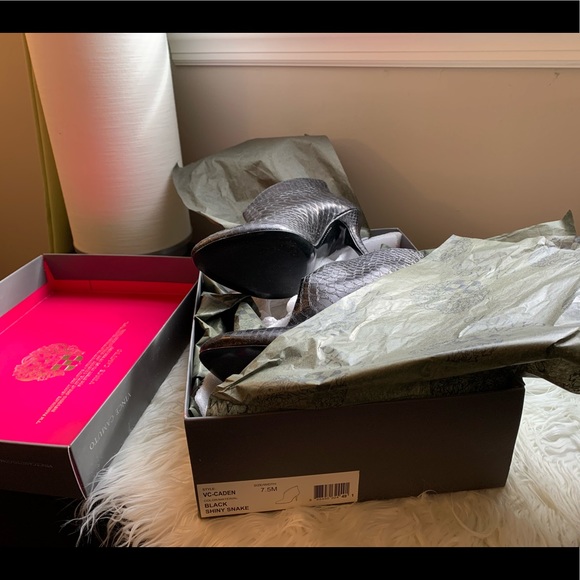 ❌SOLD❌ Vince Camuto Caden Bootie fits like sz 7 Excellent - Picture 5 of 6